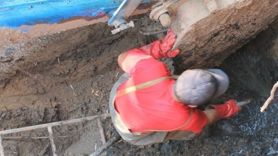 Совместно с коммунальными предприятиями на Донбассе ремонтируют мосты и налаживают линии электропередач