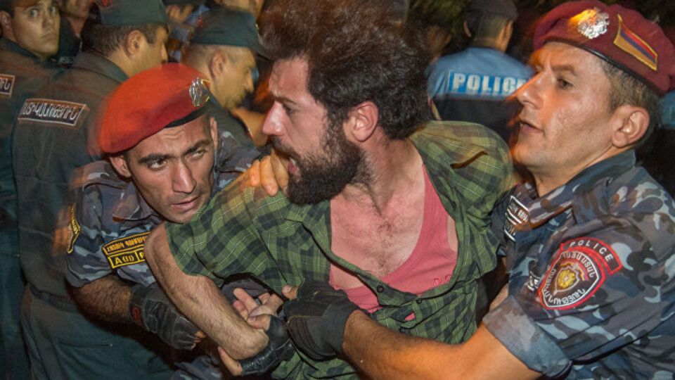 Полиция задержала 48 участников акции протеста против подорожания электроэнергии в Ереване