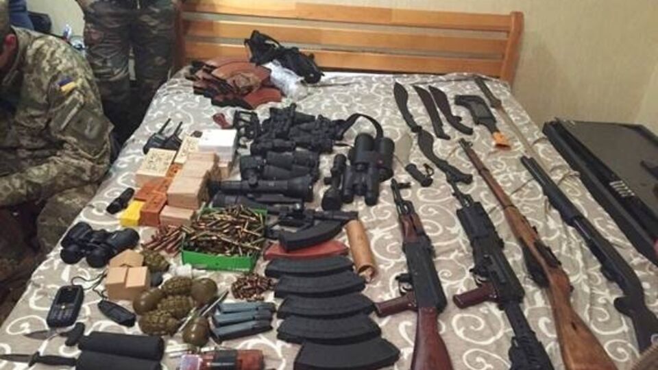 При обысках СБУ изъяла большое количество оружия