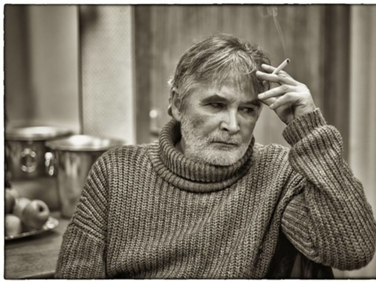 Орлуша:&nbsp;На Россию ополчился мир,&nbsp;миром правят НАТО, ложь и злато.&nbsp;А раз так --- пошла она в сортир,&nbsp;никому не нужная зарплата!