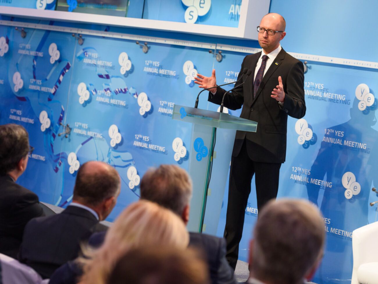 Яценюк:&nbsp;Санкции с России можно снять, только если Донецк, Луганск и Крым вернутся в Украину