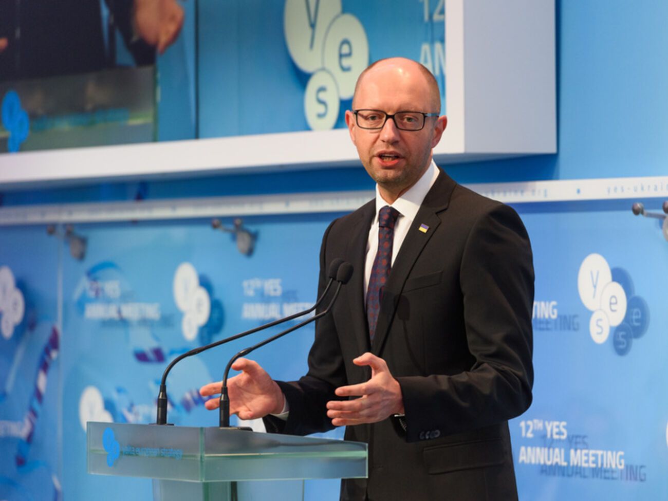 Яценюк:&nbsp;Мы хотим построить такую государственную службу, которая не будет зависеть от политиков