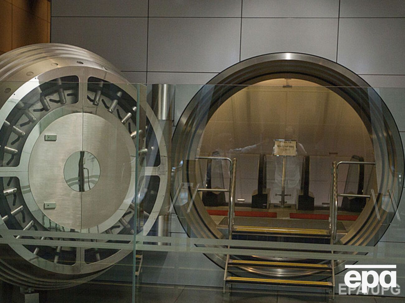 Проверяющие нашли в одном из банков крашеный металл вместо золота