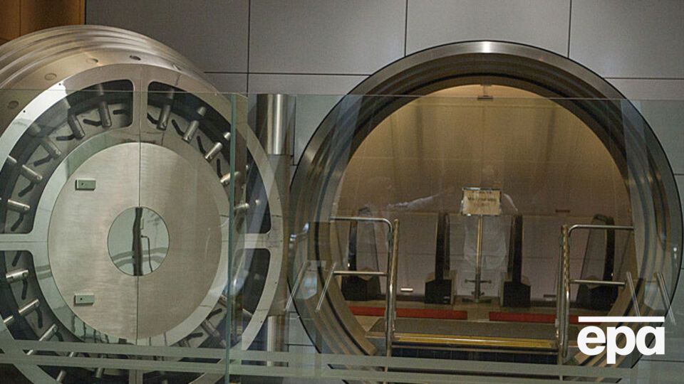 Проверяющие нашли в одном из банков крашеный металл вместо золота