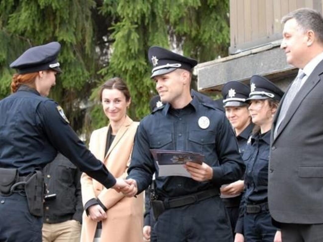 Полицейские получили первые офицерские звания