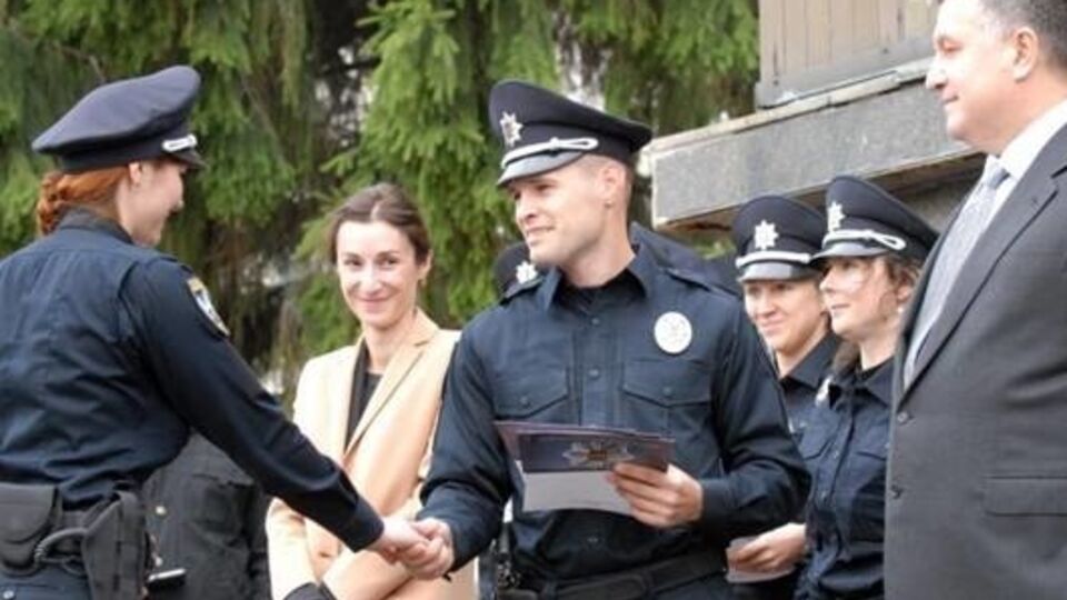 Полицейские получили первые офицерские звания