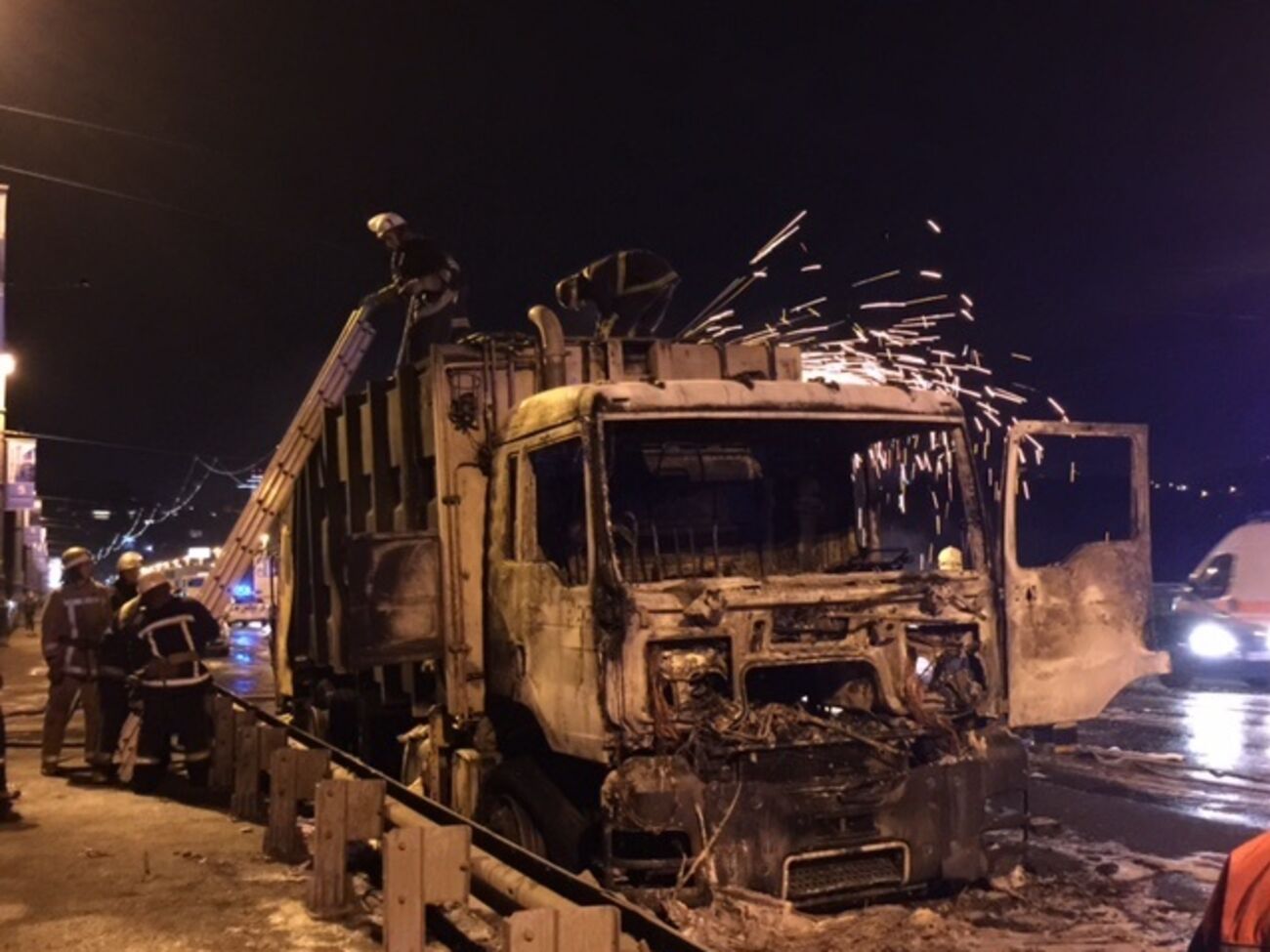 Грузовик взорвался в результате ДТП