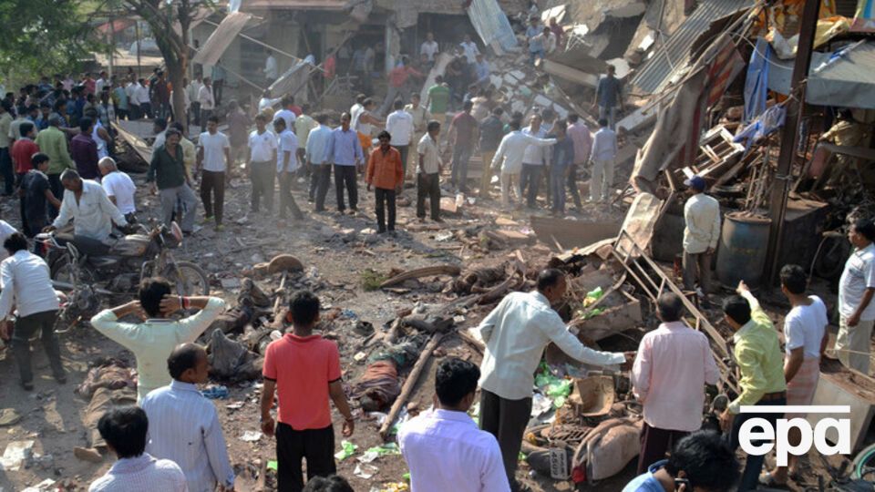 Ресторан был переполнен рабочими и школьниками, которые завтракали