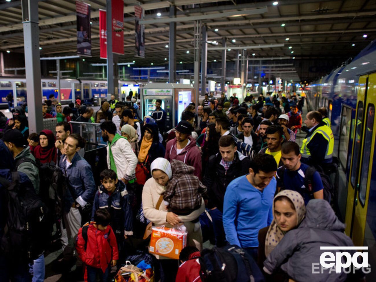 В Мюнхене сообщили о прибытии 12 тыс. беженцев накануне