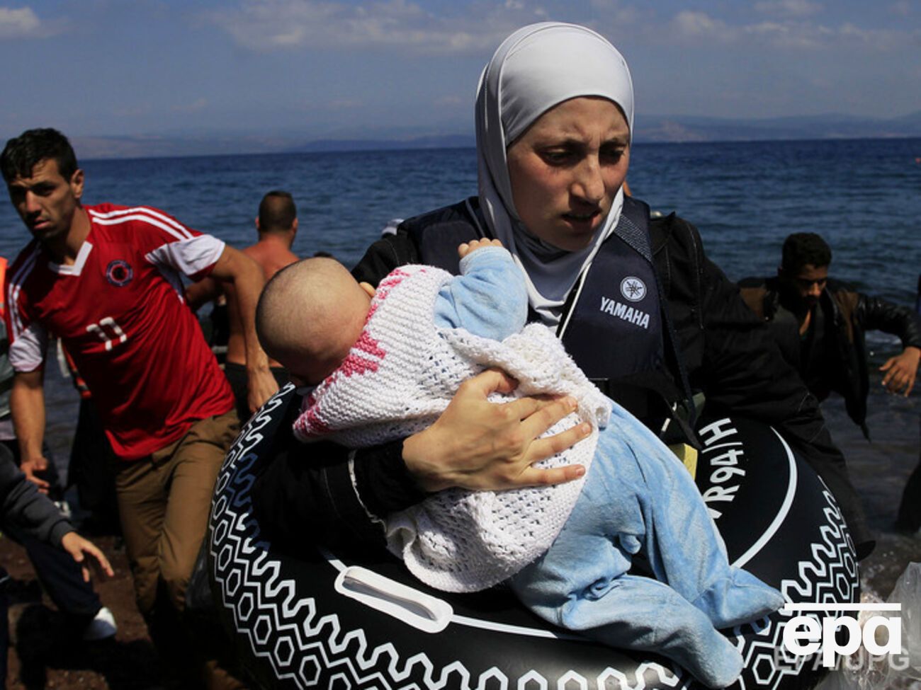 У берегов Греции идет операция по спасению беженцев