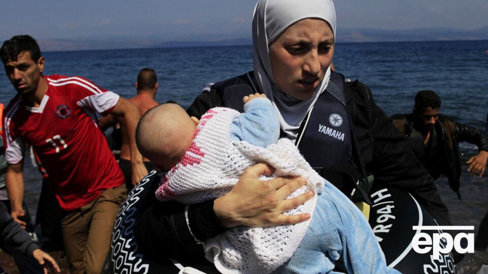 У берегов Греции идет операция по спасению беженцев