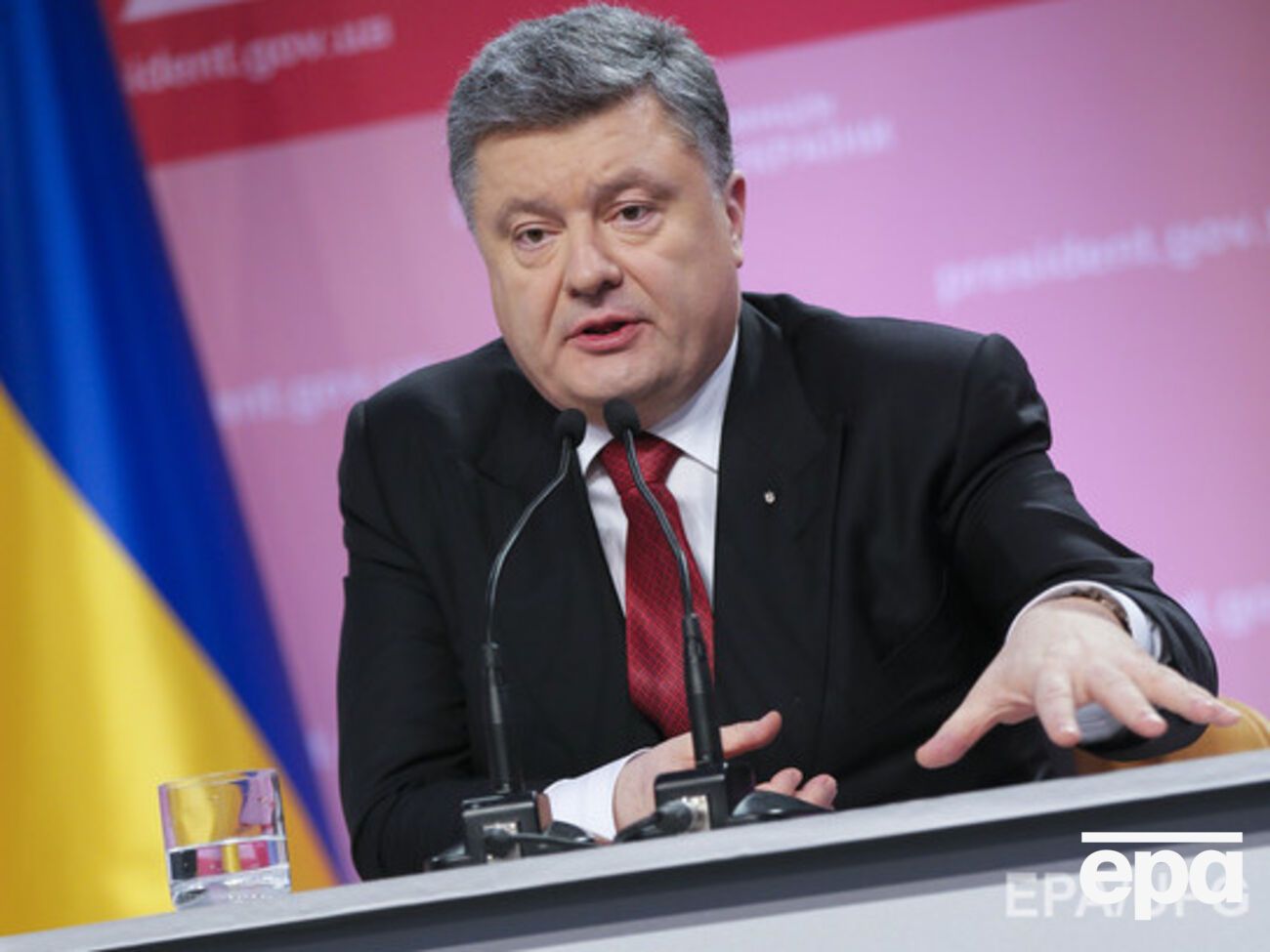 Порошенко заверил, что делает все возможное для освобождения украинских пленников