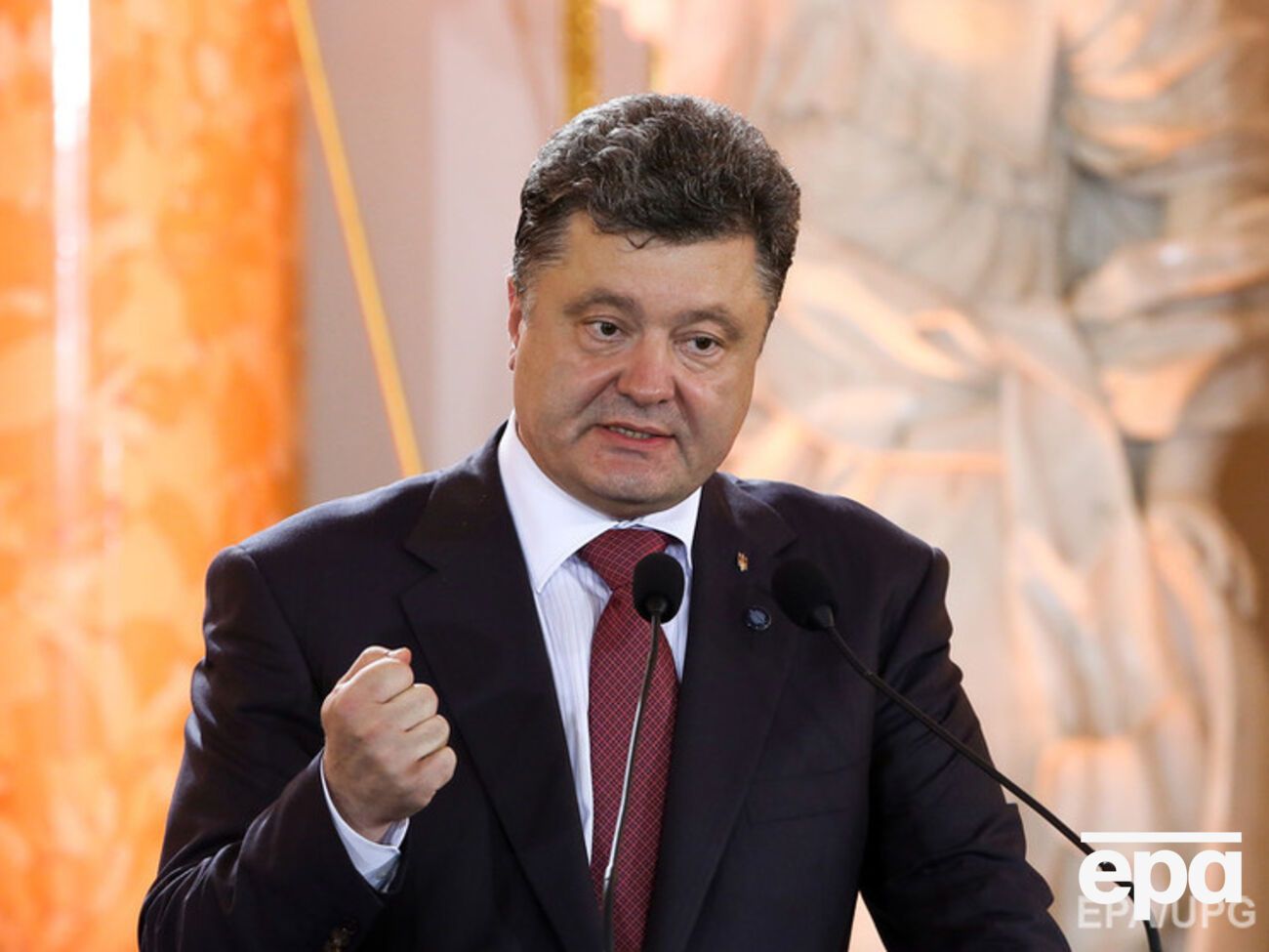 Порошенко уверен, что изменения в Конституцию в части децентрализации будут приняты