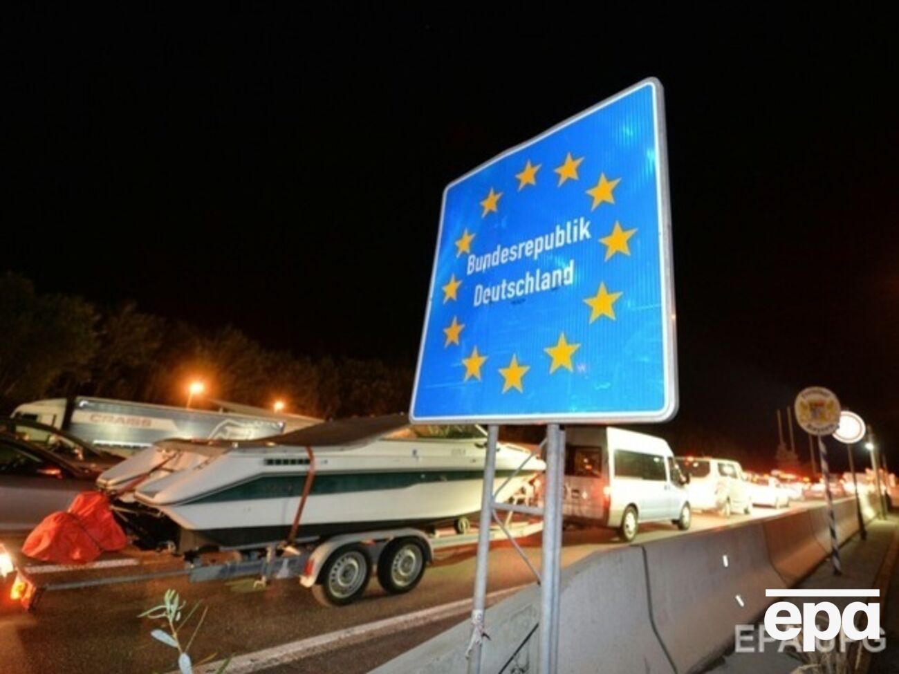 Страны ЕС ограничивают передвижение через границы