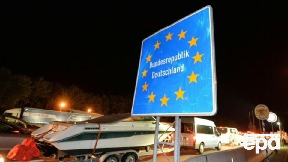 Страны ЕС ограничивают передвижение через границы