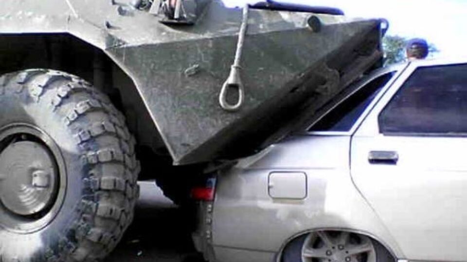 Командование сектора "М" обещало обнародовать подробности ДТП с участием военного БТРа позднее