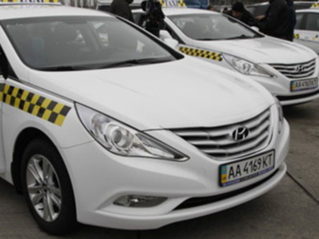 Водитель такси был ранен в лицо на ул. Пулюя в Киеве