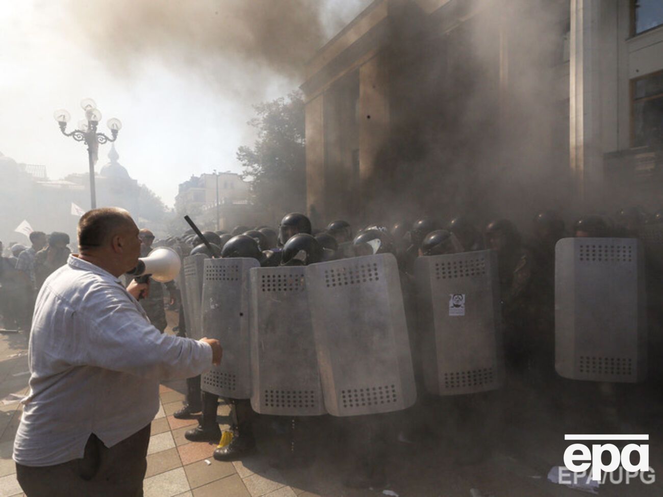 В столкновениях погибли три человека