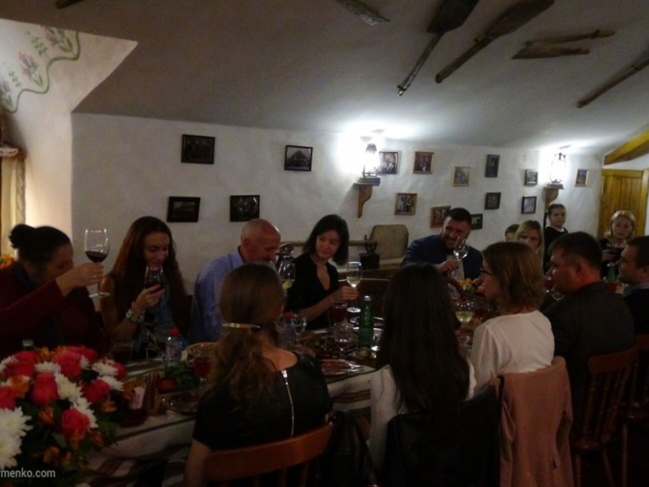 Александр Клименко устроил ужин для приглашенных семей из Украины