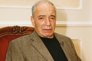 Валентин Гафт: Сколько у нас было великих деятелей, мы носили щиты с их портретами, кричали: "Да здравствует товарищ такой-то!" В итоге они оказались убийцами. Это политика