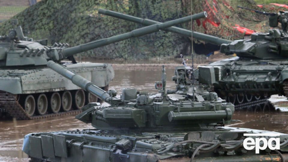 По словам американских чиновников, на сирийском аэродроме находятся российские танки и артиллерия