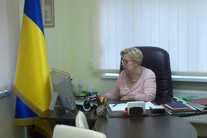 Журналист Братущак: На фото Вера Ульянченко в своем рабочем комитете читает на официальном сайте МВД информацию о своем розыске. Киев, 14 сентября 2015 года