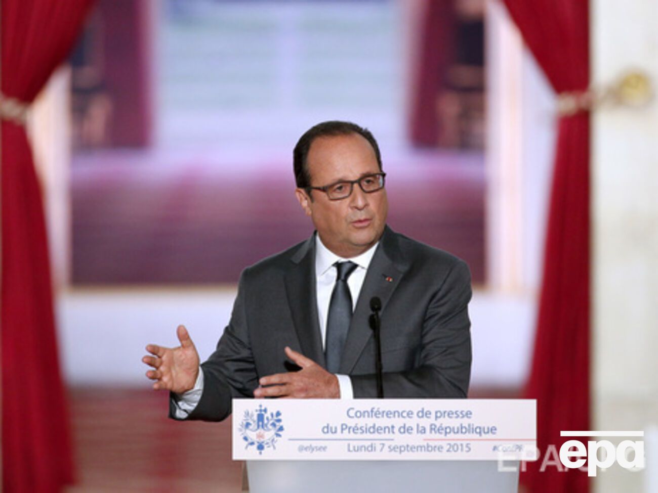 Олланд заявил о необходимости нанесения Францией ударов по позициям радикальных исламистов в Сирии
