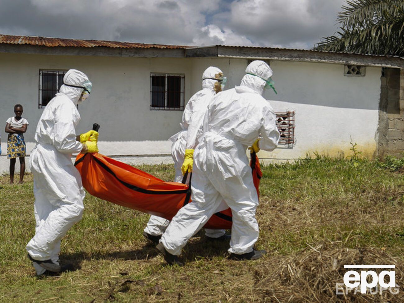 В Сьерра-Леоне --- очередная жертва Эболы