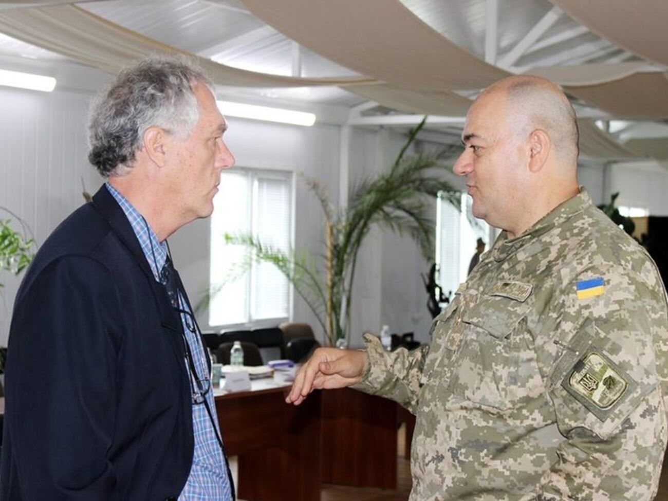 Замруководителя АТО полковник Соколов: ВСУ строго придерживаются мирных договоренностей и не поддаются на провокации врага