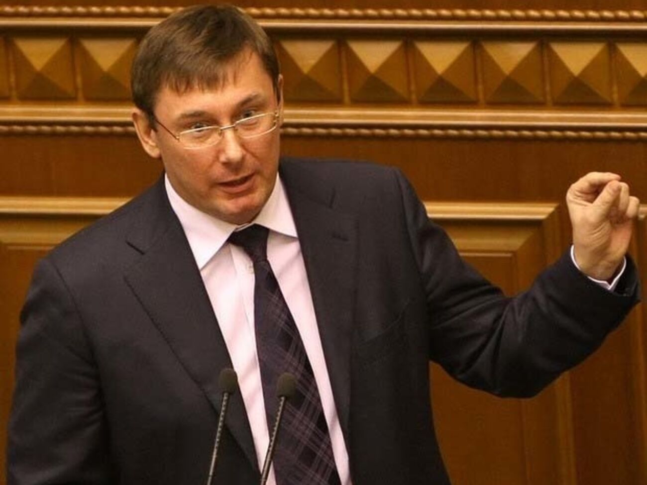 Юрий Луценко: Новоявленные оппозиционеры уходят, как и работали. Я боюсь, что мы являемся свидетелями создания "широкой оппозиции", которая пытается продемонстрировать недееспособность Рады