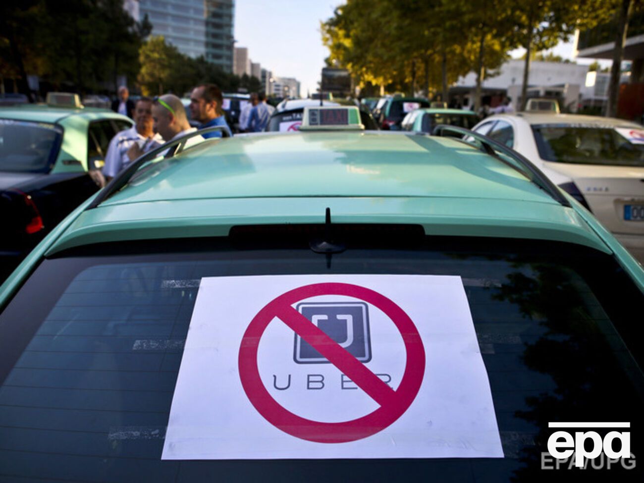 Таксисты периодически протестуют против Uber