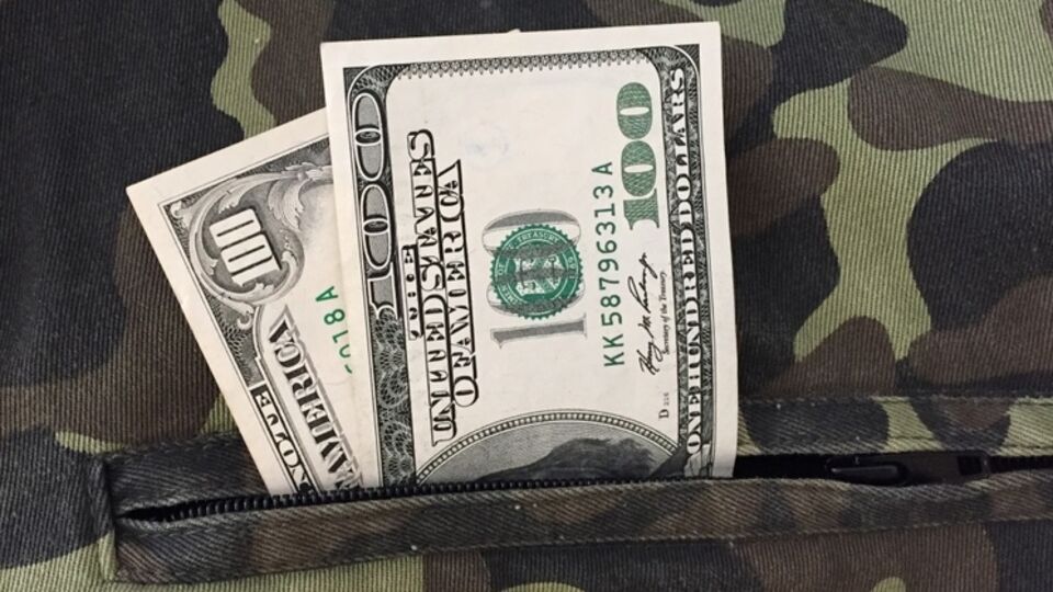 Снова сотрудника военкомата задержали при передаче взятки