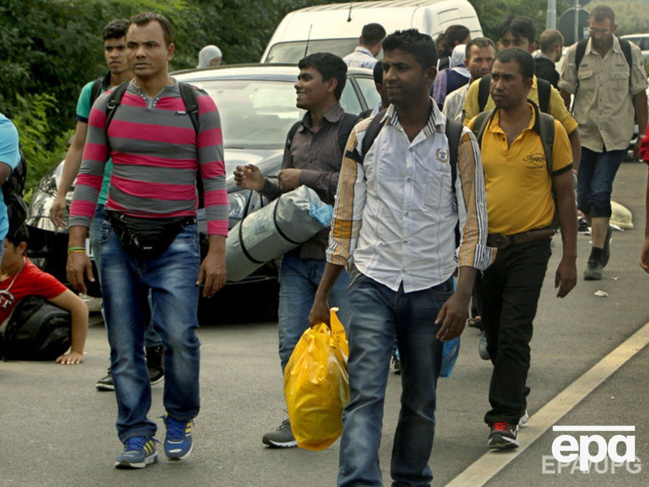 Мигранты перемещаются вдоль границ Сербии, пытаясь проникнуть в Шенген