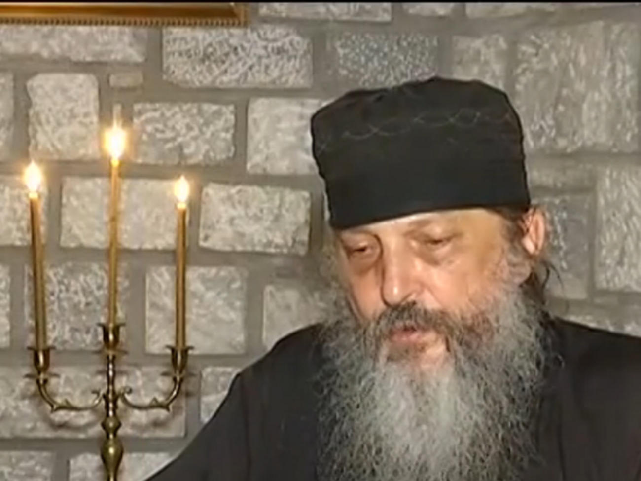 Афонский старец Афанасий надеется на простой народ и призывает обратиться к любви