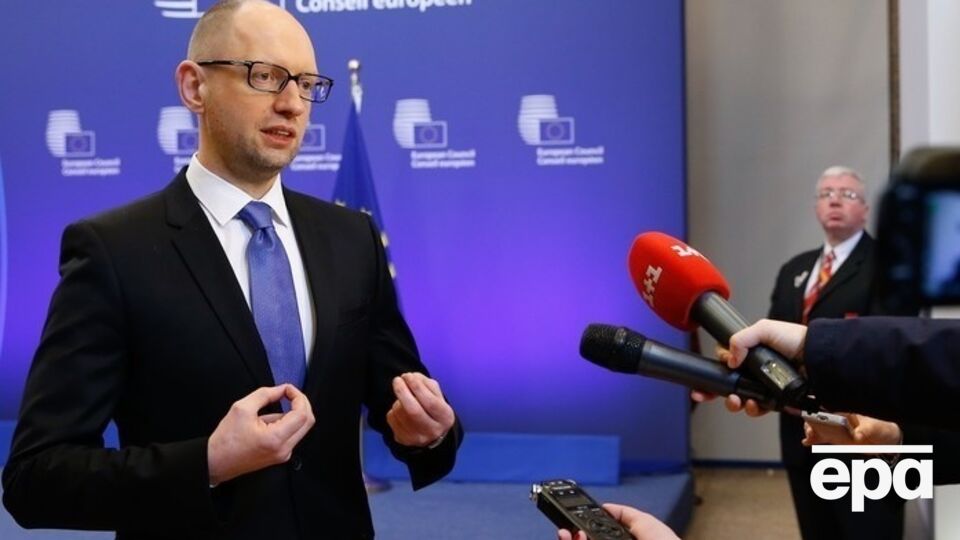 Яценюк обещает рост зарплат учителей и медиков