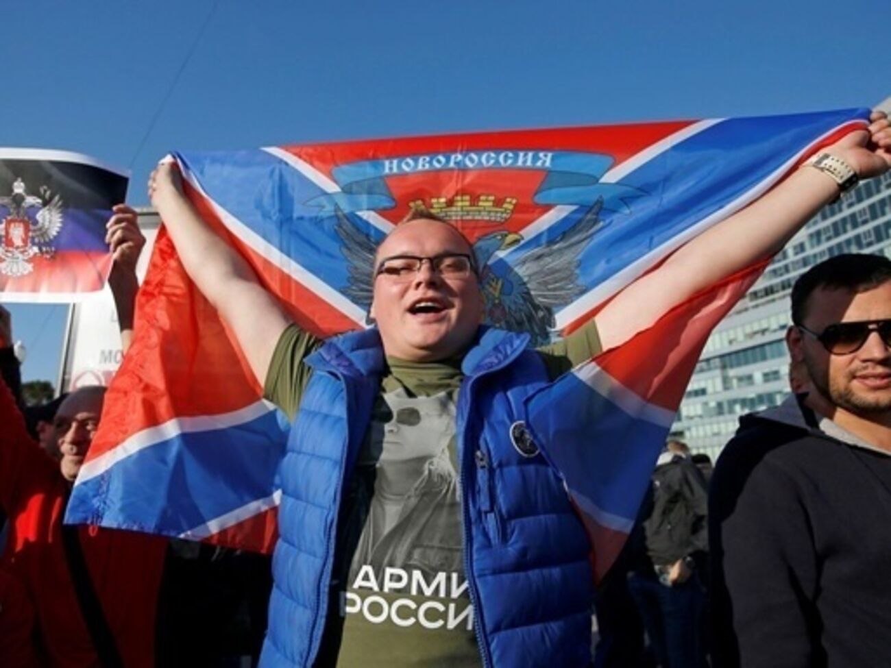 "ДНР" платит пенсии деньгами РФ, а российские продукты втрое подняли цены в местных магазинах