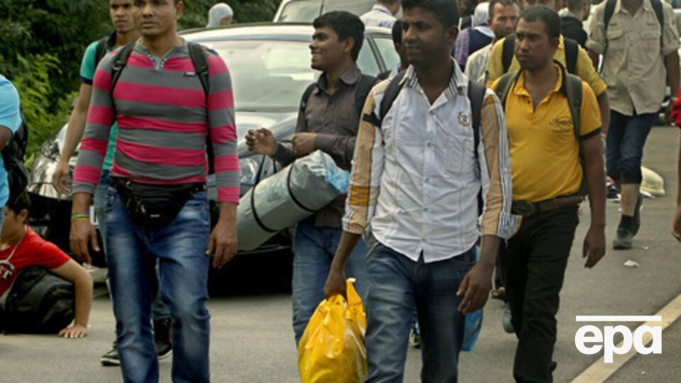 После перекрытия границы между Сербией и Венгрией мигранты направились в Хорватию