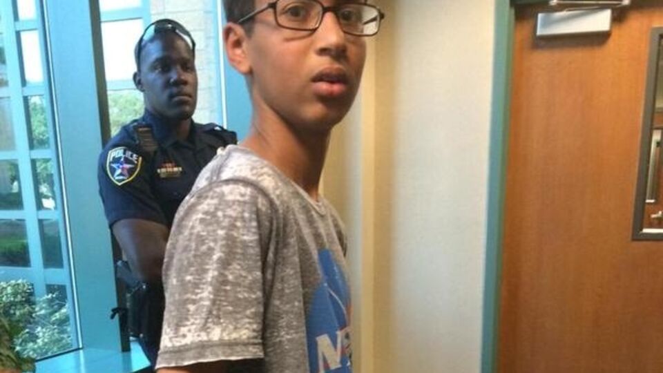 Школьник собрал часы из вещей, которые нашел в гараже своего отца, примерно за 15 минут