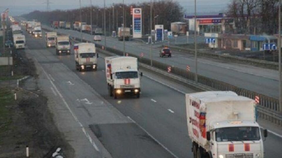 МЧС России: "Гумконвой" привезет на Донбасс учебники и продукты