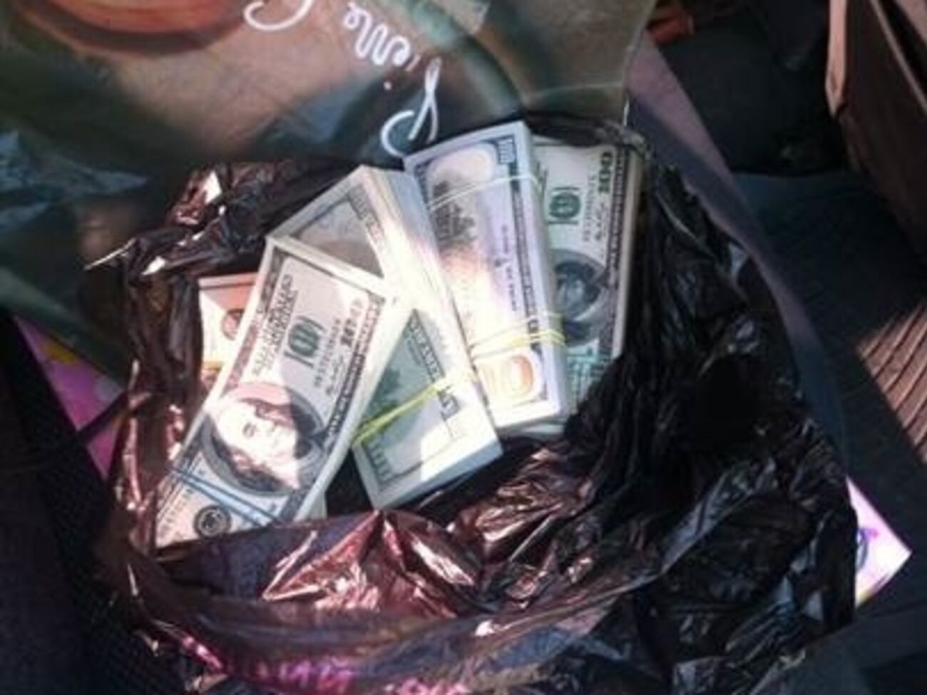 Во время обысков сотрудники СБУ изъяли иностранную валюту на сумму, эквивалентную более чем 1,5 млн гривен