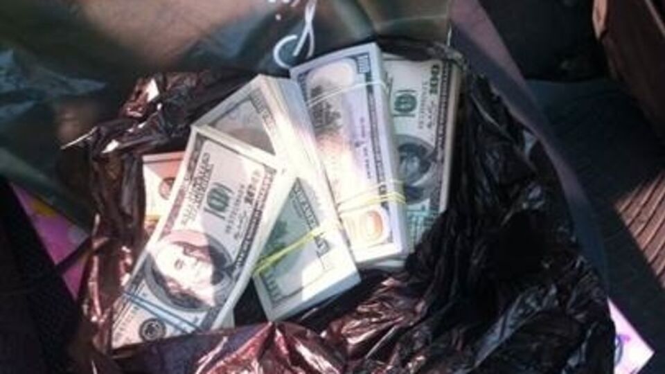 Во время обысков сотрудники СБУ изъяли иностранную валюту на сумму, эквивалентную более чем 1,5 млн гривен