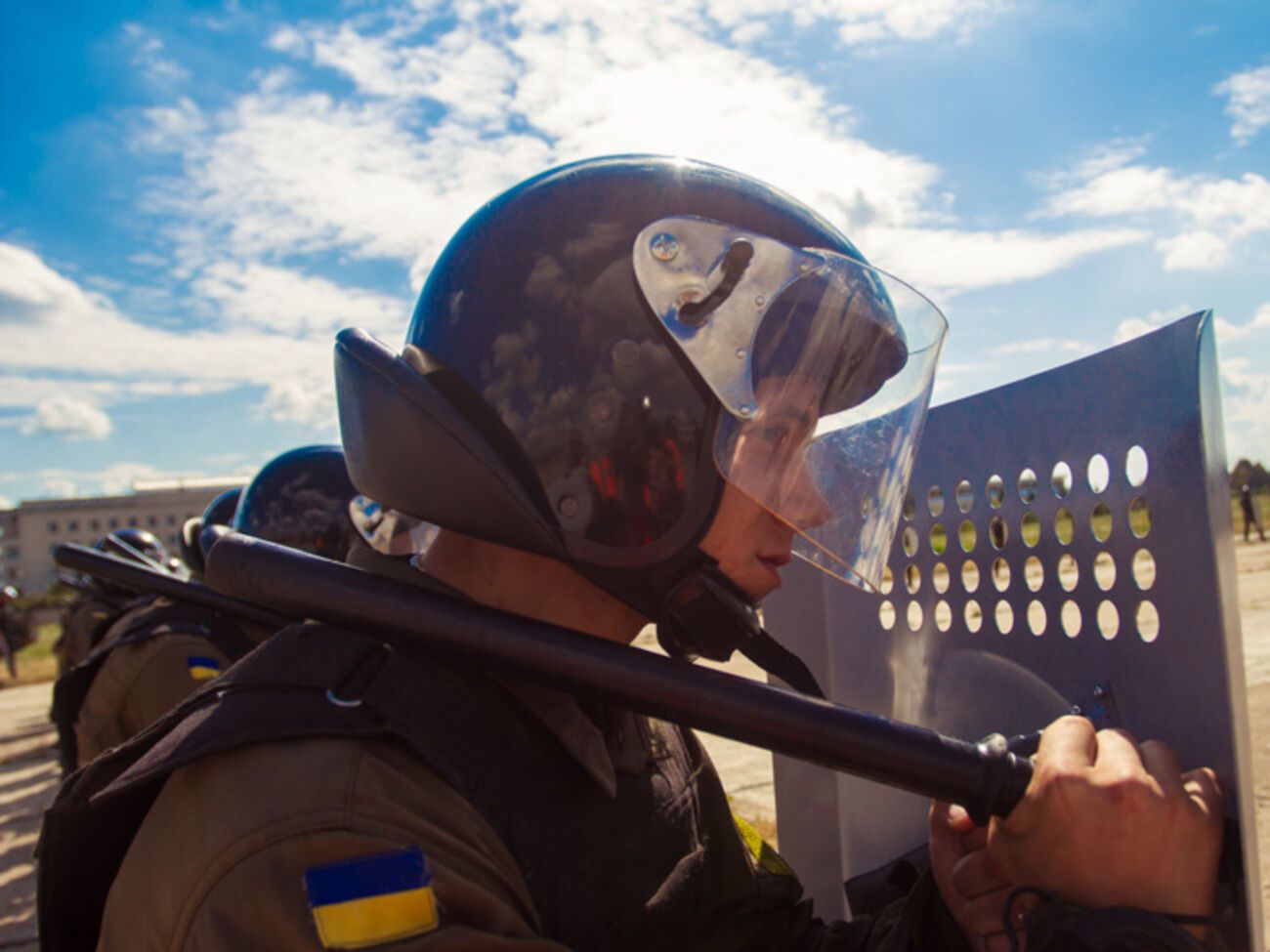 Бойцы Национальной гвардии отрабатывают ликвидацию массовых беспорядков