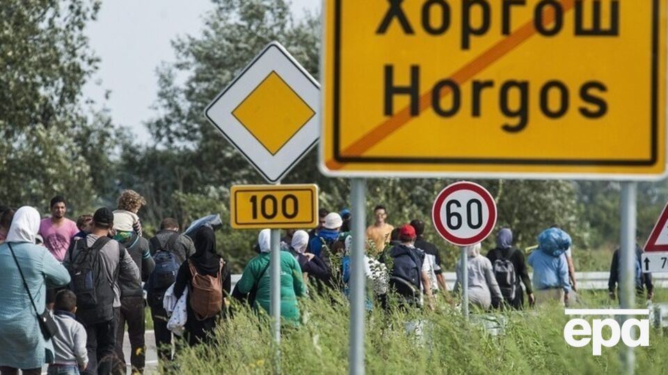 Беженцы на сербско-венгерской границе в районе города Хоргош