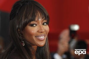 Наоми Кэмпбелл оголилась в знак равноправия полов