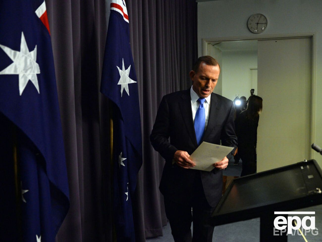 Порошенко пригласил Эбботта в Украину