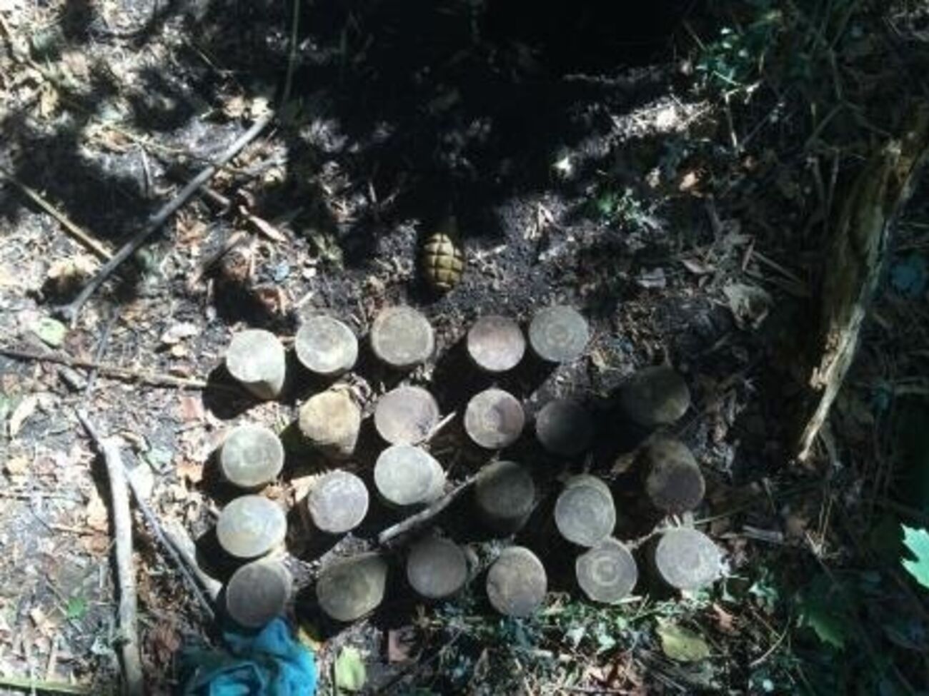 СБУ: Тайник обнаружен на трассе в направлении Славянска&nbsp;