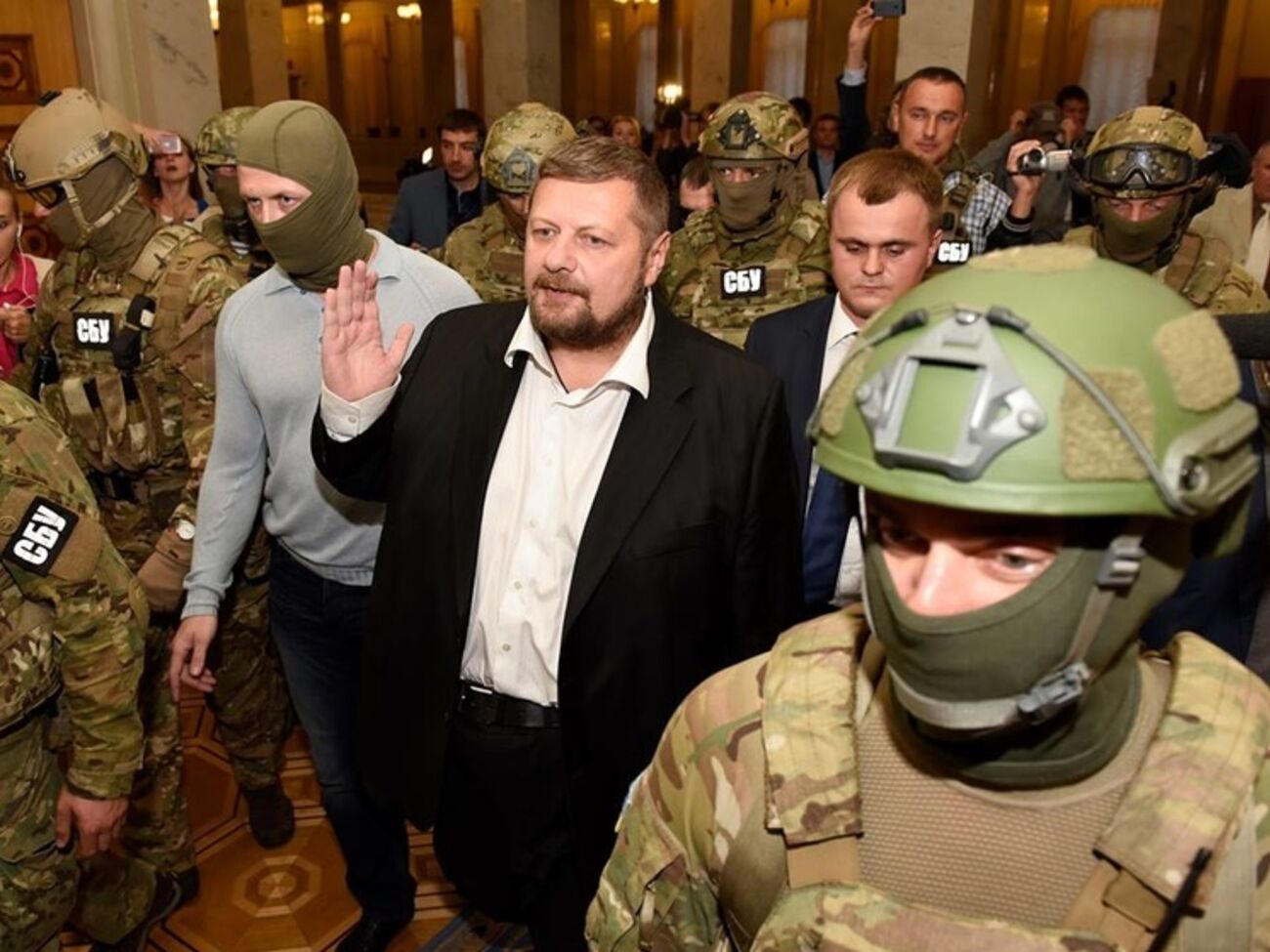 Наручников на Мосийчука не надевали