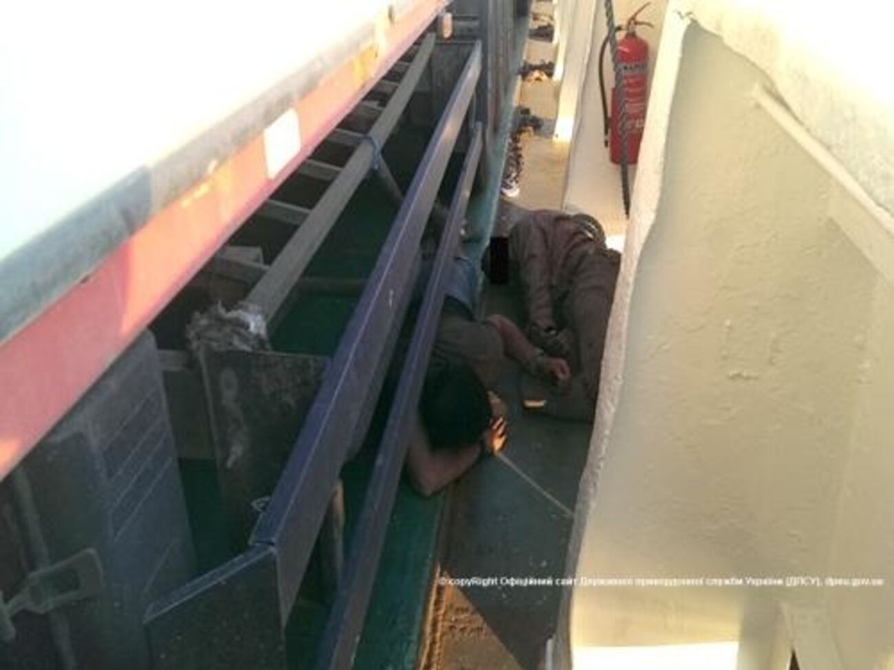 Граждане Марокко прятались на корабле, отплывающем в Китай