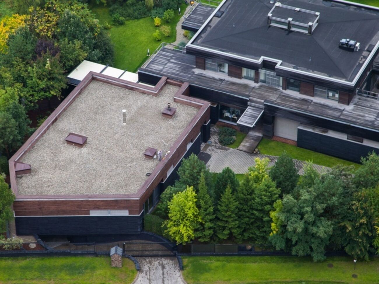 Навальный:&nbsp;С учетом новой пристройки и курса доллара, в 2015 году Песков и Навка приобрели свое гнездышко не менее, чем за один миллиард рублей