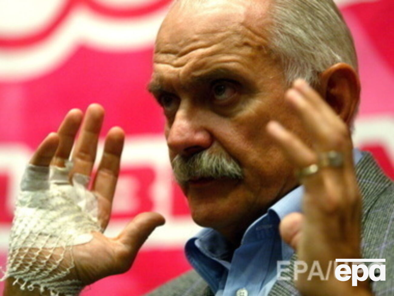 Российский союз правообладателей во главе с режиссером Никитой Михалковым еще 10 лет будет собирать 1% от продажи электроники